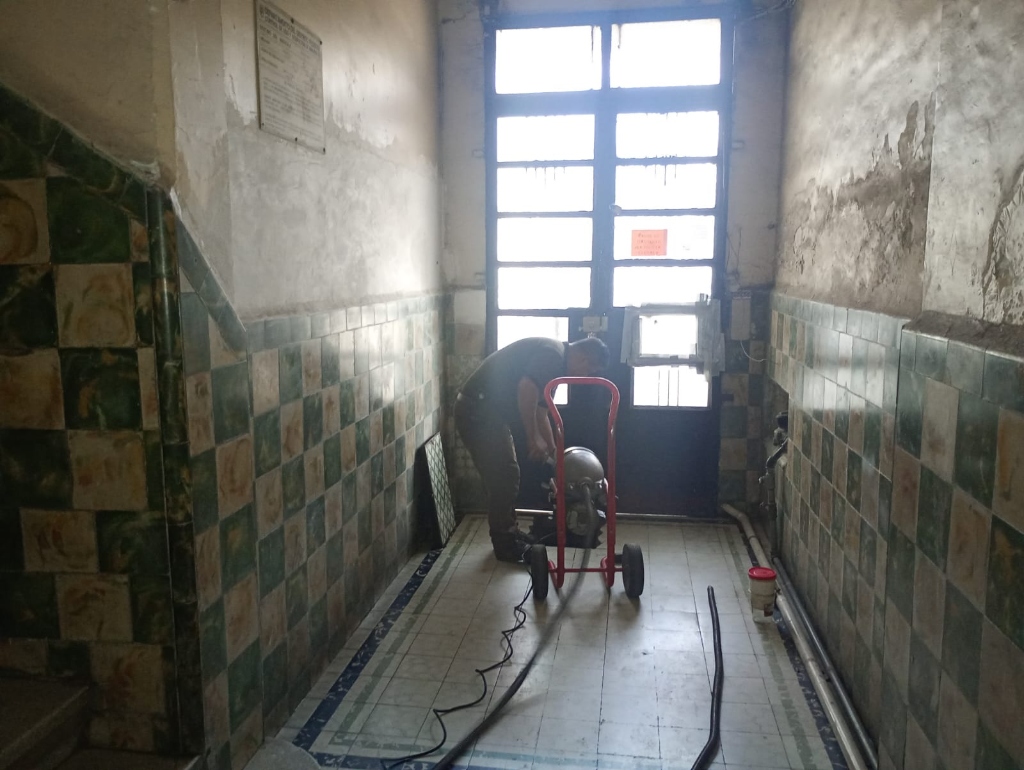 Desazolve Electromecánico en Baño