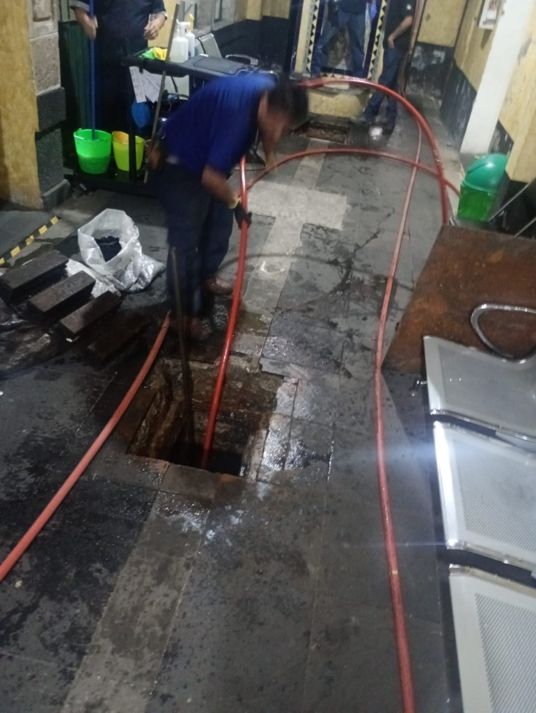 Desobstrucción de registros interiores y pasillos
